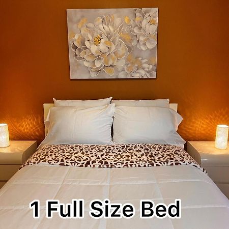 Spotless Guest Room With Shared Bathroom Orlando Bagian luar foto