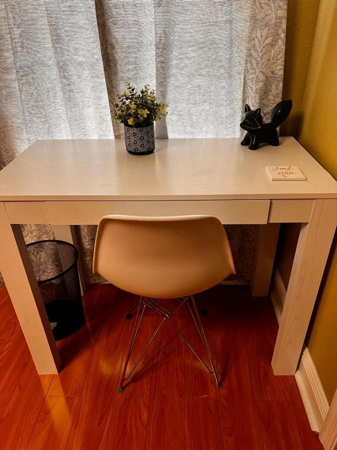 Spotless Guest Room With Shared Bathroom Orlando Bagian luar foto